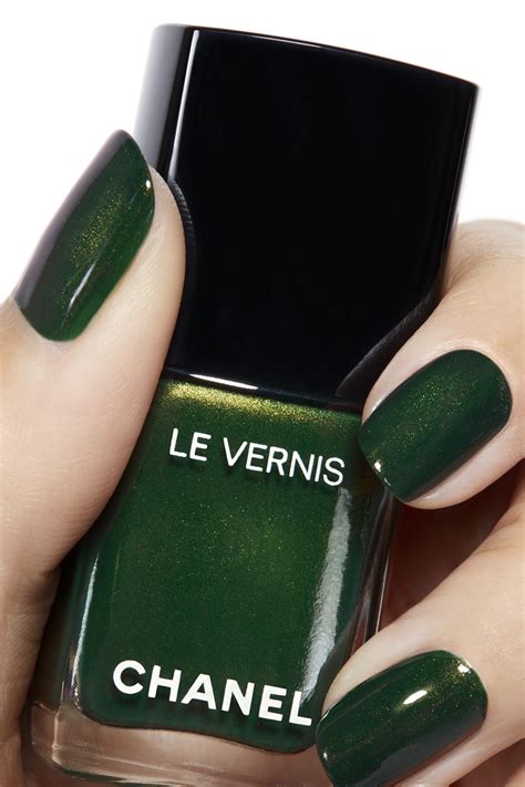 Chanel Le Vernis 536 Emeraude Application & Swatch 